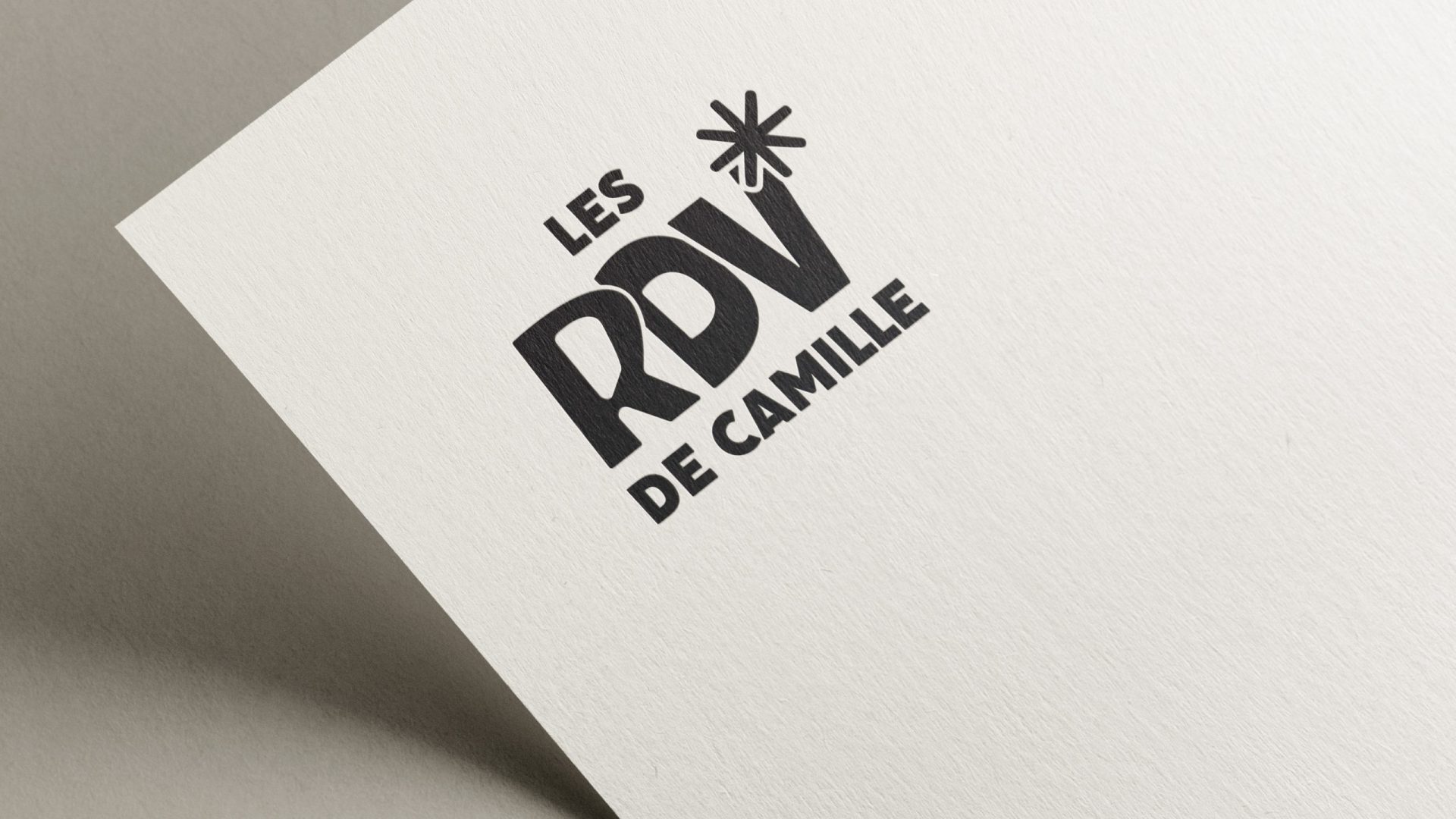 logo les rdv de camille imprimé en noir sur papier epais